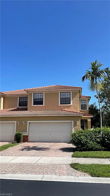 4 bed, 2.5 bath, 1970 sqft, $2,700 — Photo 1