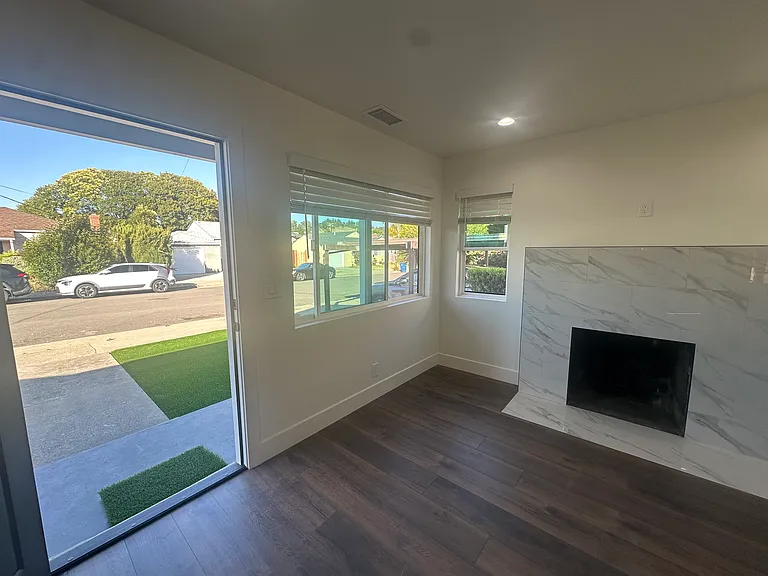 24659 Joanne St — Photo 7
