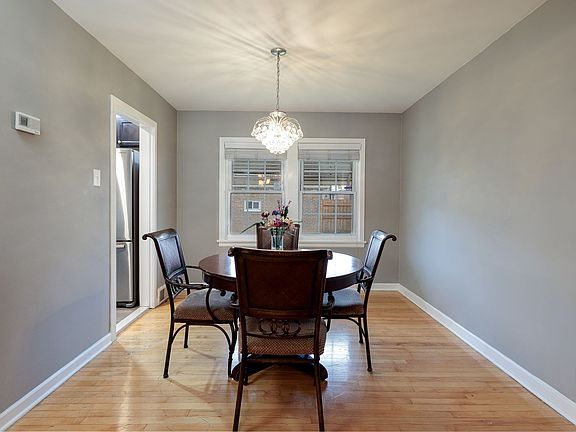 4th image of 3142 N Lowell Ave