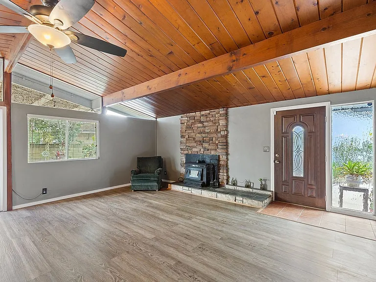 650 Mardina Way — Photo 31