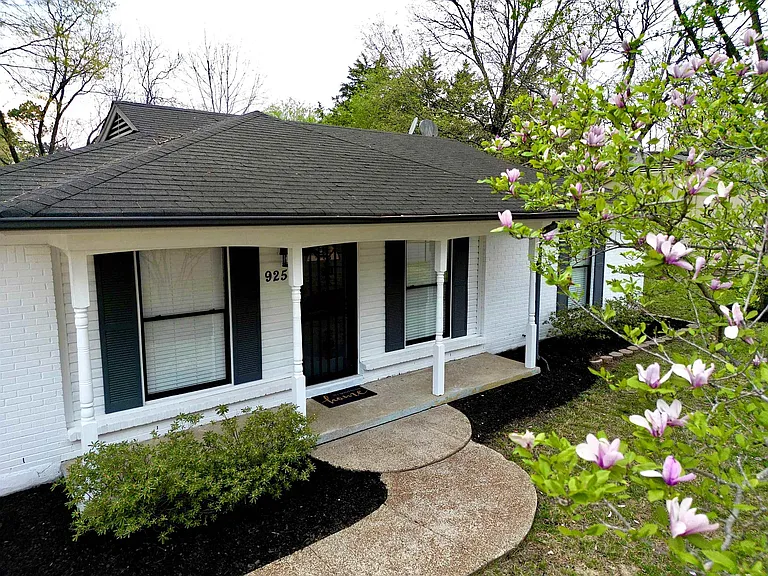 925 Greenview Rd — Photo 3