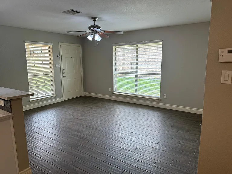 3159 Karen St — Photo 4
