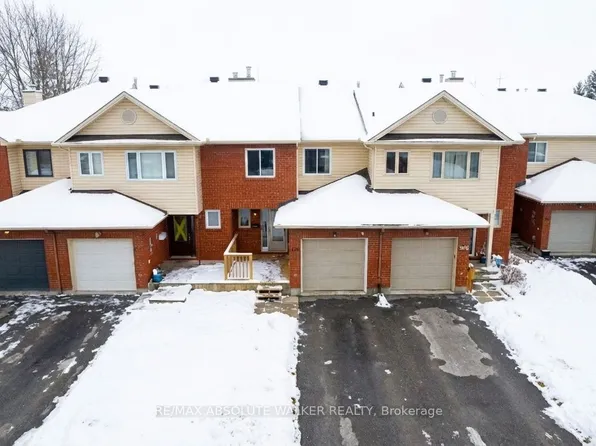 108 Cedarock Dr, Ottawa, ON K2M 2H5