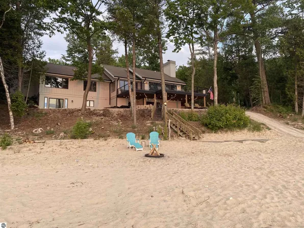 584 S Manitou Trl, Lake Leelanau, MI 49653