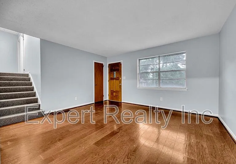 1256 15th St SW — Photo 2