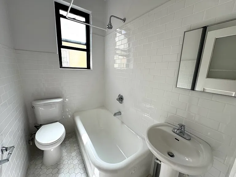 28-32 45th St #2L — Photo 10