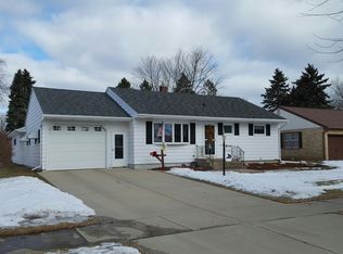 1121 Center St, Kewaunee, WI 54216