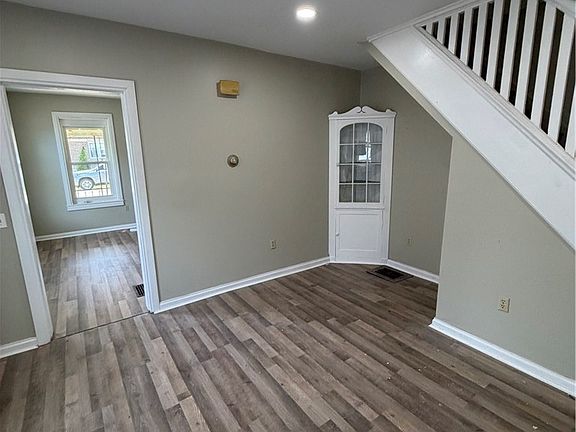 2nd image of 470 W 1st St