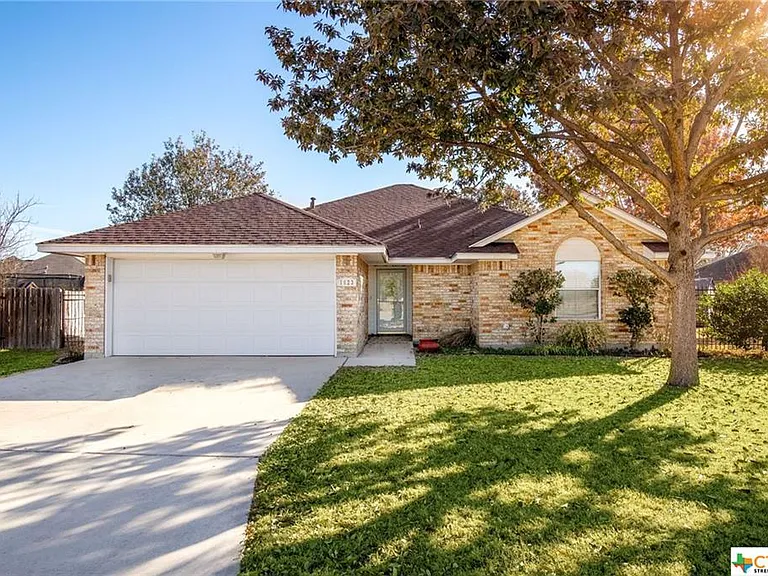 1623 Anna Lee — Photo 1