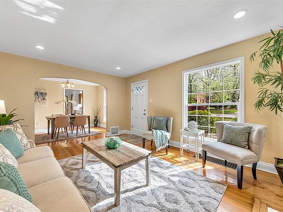 4th image of 8805 General Grant Ln