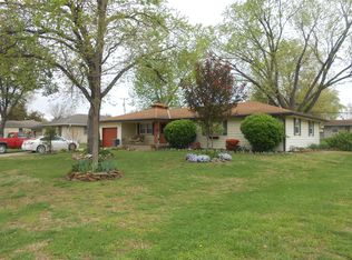 105 W Glendale Dr, Clinton, MO 64735