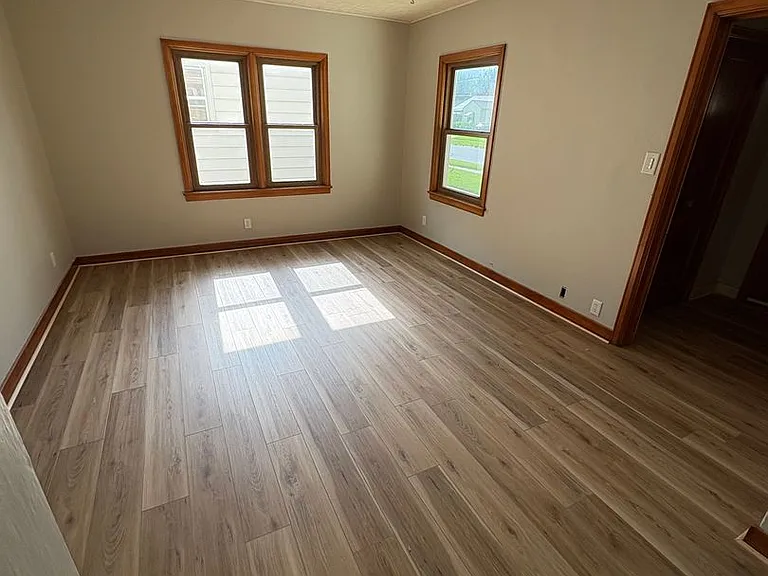 652 W Parker St — Photo 3