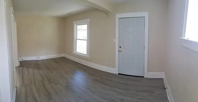 2216 Ontario Ave — Photo 4
