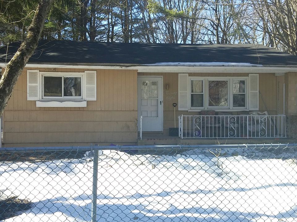 1st image of 28 Fife Dr