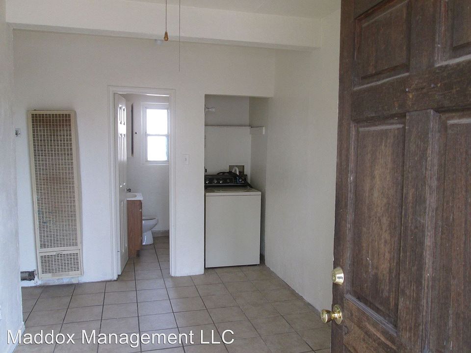 2nd image of 1723 Edith Blvd SE APT E