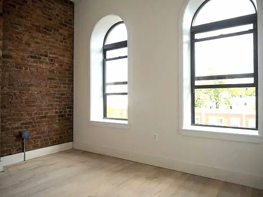 Rented by Premier Metro Realty Corp | media 2