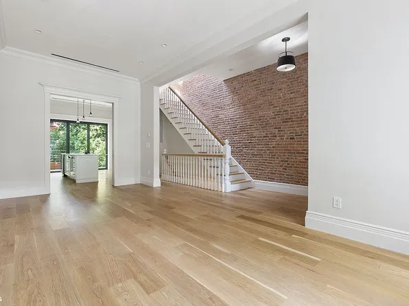 455 Hancock St, Brooklyn, NY 11233