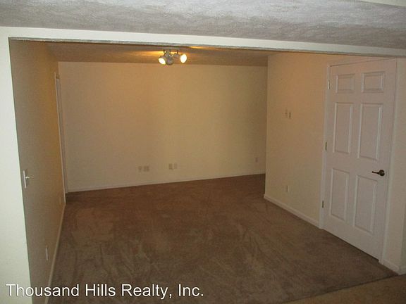 3rd image of 413 Kimberling Airway Dr