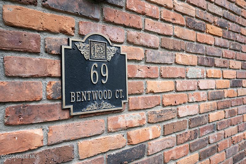 4th image of 69 Bentwood Court #E