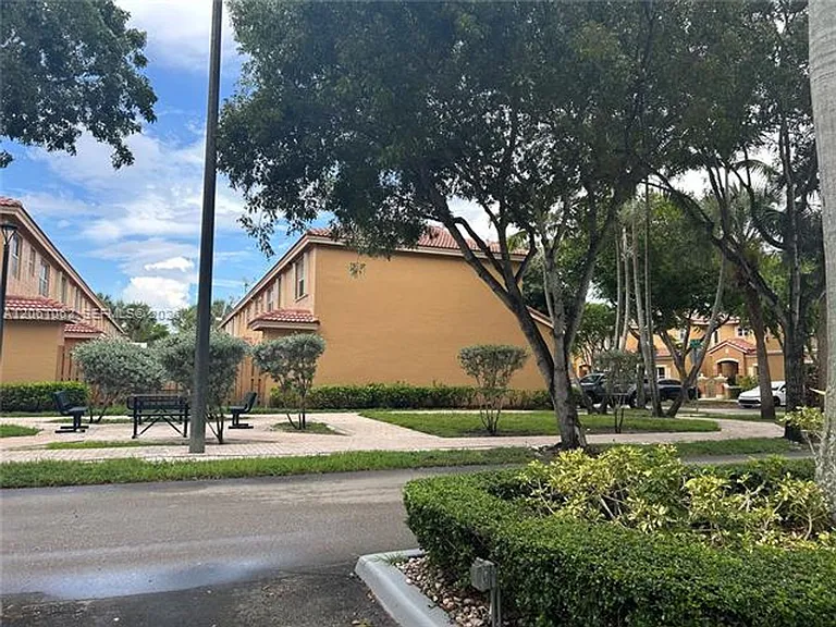 8508 NW 141st Ter #CU-501 — Photo 32
