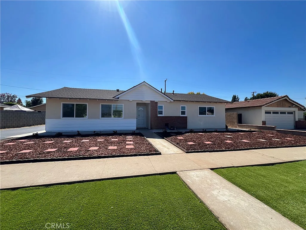 3 bed, 1255 sqft, $4,300 — Photo 2