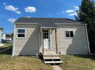 561 Grayton Rd, Kingsford Heights, IN 46346