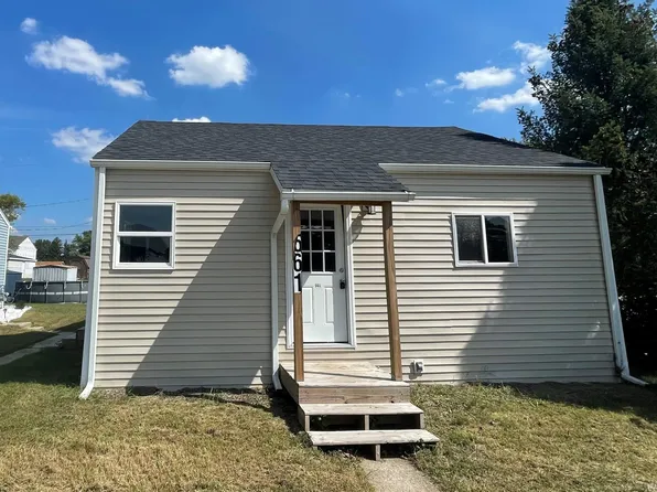 561 Grayton Rd, Kingsford Heights, IN 46346