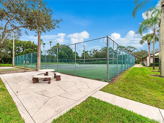 4th image of 1605 SW Silver Pine Way #101