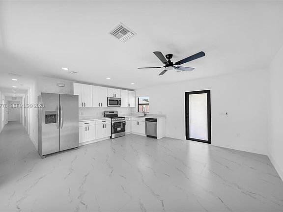 3rd image of 4986 Fairway Ct