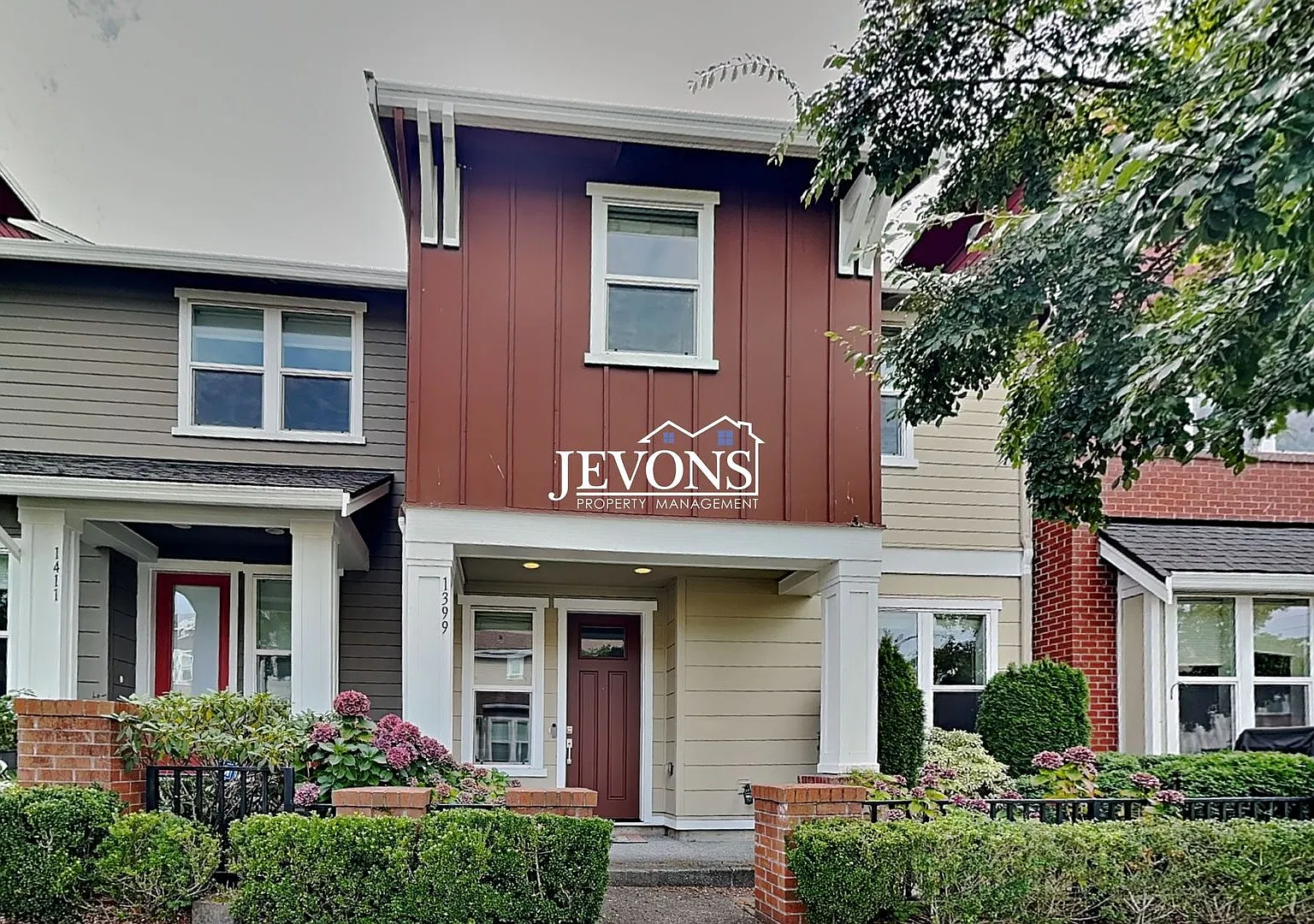 $500 Off First Month's Rent! 3 Bed/2.5 Bath Townhouse - W/D included with garage parking — Photo 2