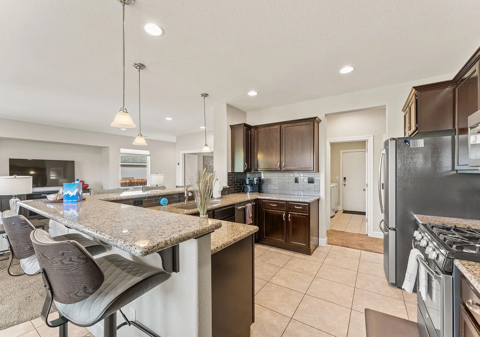 Fully Furnished Home Available Now. — Photo 1