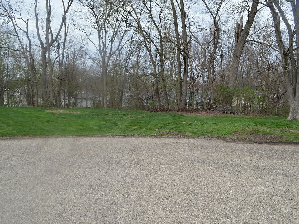 2nd image of 1005 W Winding Brook Ct