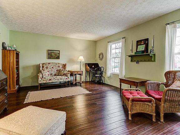 2nd image of 5625 Sandbrook Ln