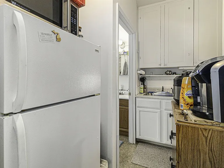 410 N State St — Photo 12