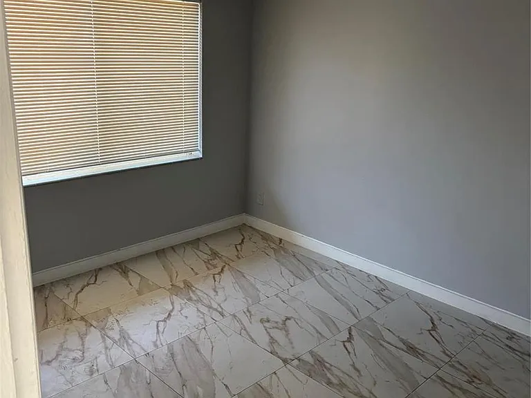 3932 SW 12th Pl — Photo 3