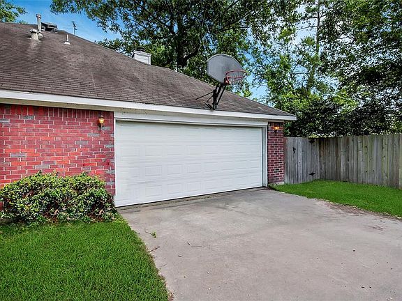 3rd image of 810 Fairbanks Dr