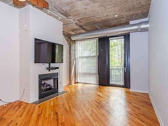 5th image of 1071 W 15th St Unit 206