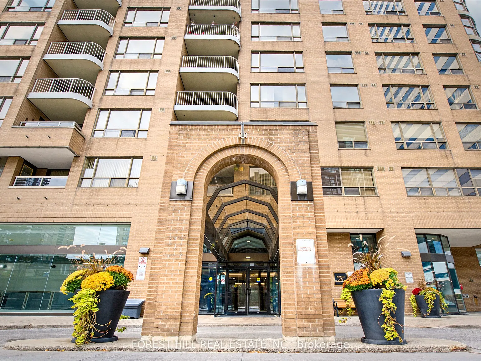 Residences of the Madison Centre — Photo 2