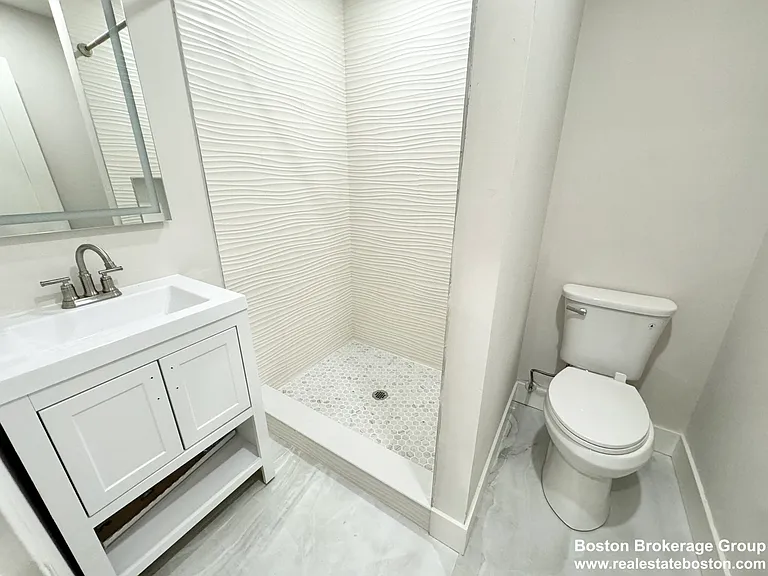147 E Cottage St #1 — Photo 7