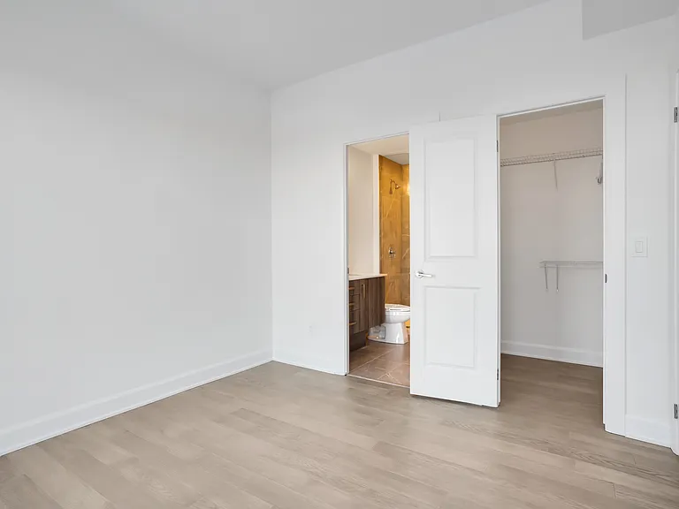 3240 William Coltson Ave — Photo 127