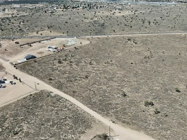 11 Arrowhead Rd, Phelan, CA 92371