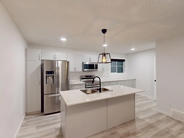 63 McLaughlin Dr — Photo 2