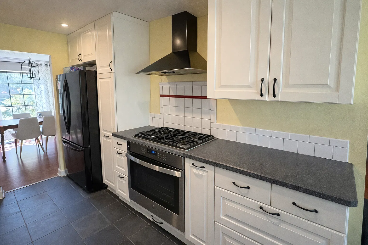 4 bed, 2.5 bath, 2207 sqft, $3,500 — Photo 3