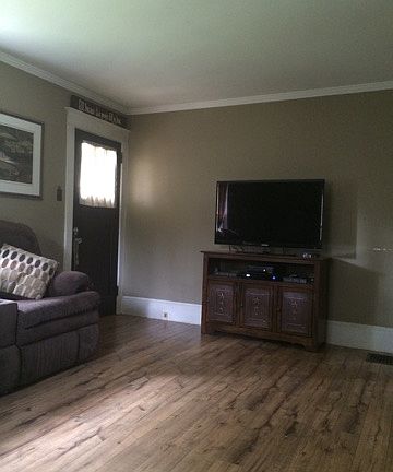 5th image of 1032 Mulberry St