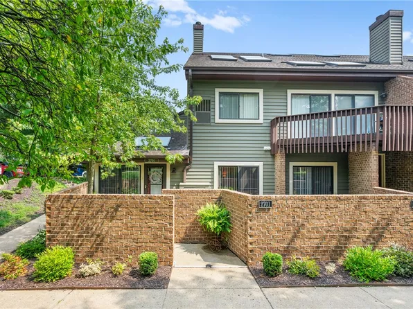2701 Leona Ln, Coraopolis, PA 15108