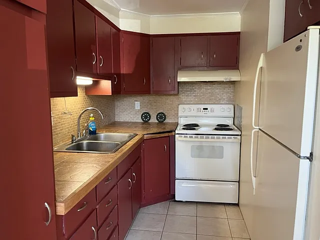 590 Mill Rd #10 — Photo 2