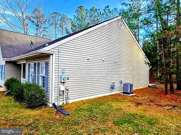 3rd image of 44045 Fieldstone Way