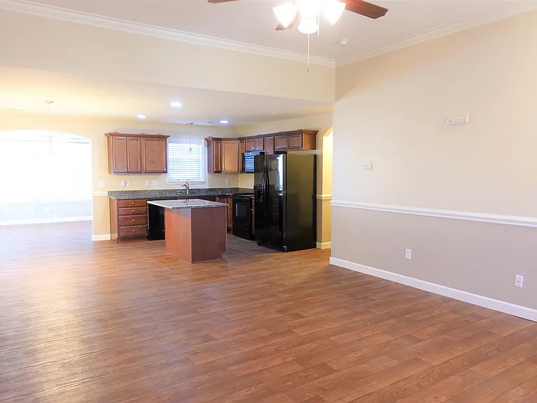 610 Flintrock Dr — Photo 5