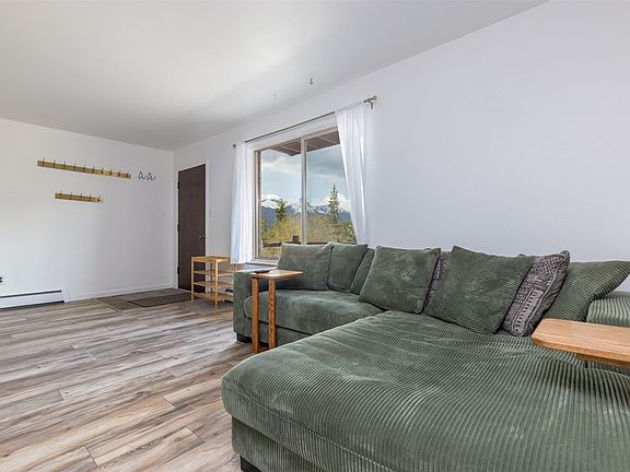 5th image of 180 Evergreen Rd Unit 105