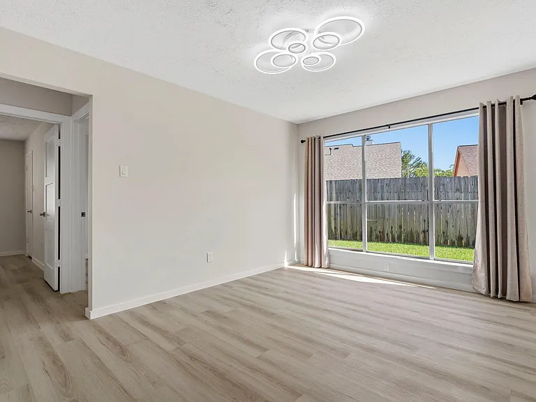 2210 Trail West St — Photo 9